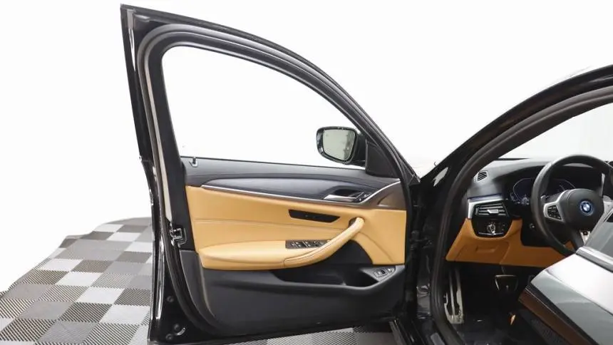2022 BMW 5 Series WBA33AG09NCK28677