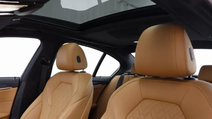 2022 BMW 5 Series WBA33AG09NCK28677