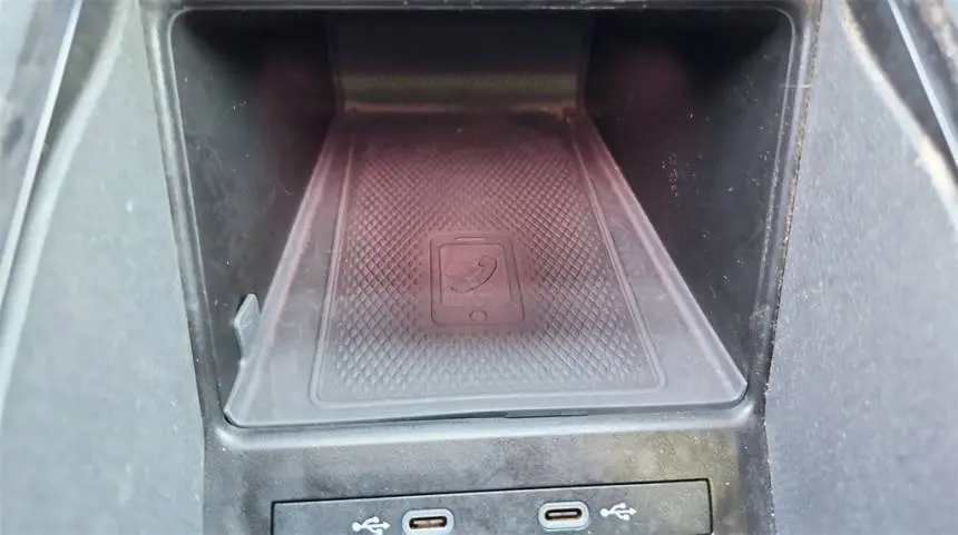 2021 Volkswagen ID.4 WVGTMPE20MP040835