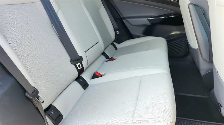 2021 Volkswagen ID.4 WVGTMPE20MP040835