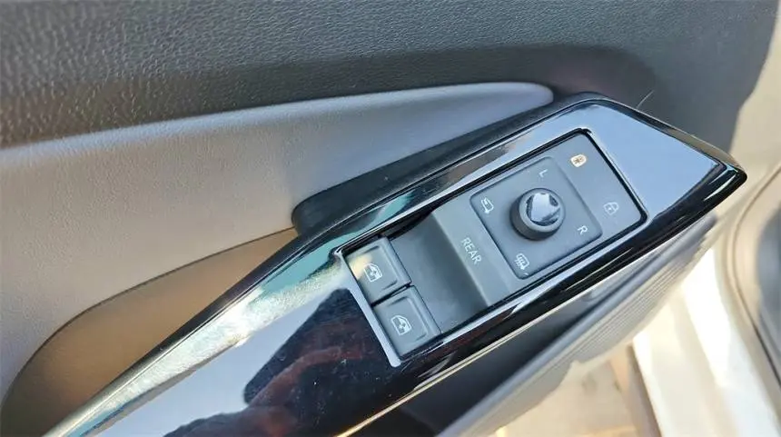 2021 Volkswagen ID.4 WVGTMPE20MP040835