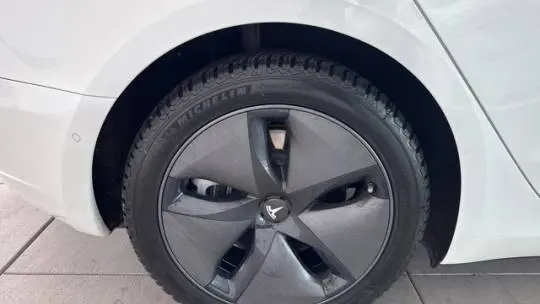 2018 Tesla Model 3 5YJ3E1EA9JF031904