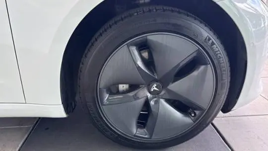 2018 Tesla Model 3 5YJ3E1EA9JF031904