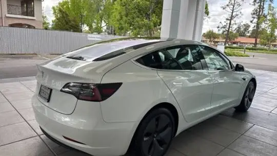 2018 Tesla Model 3 5YJ3E1EA9JF031904