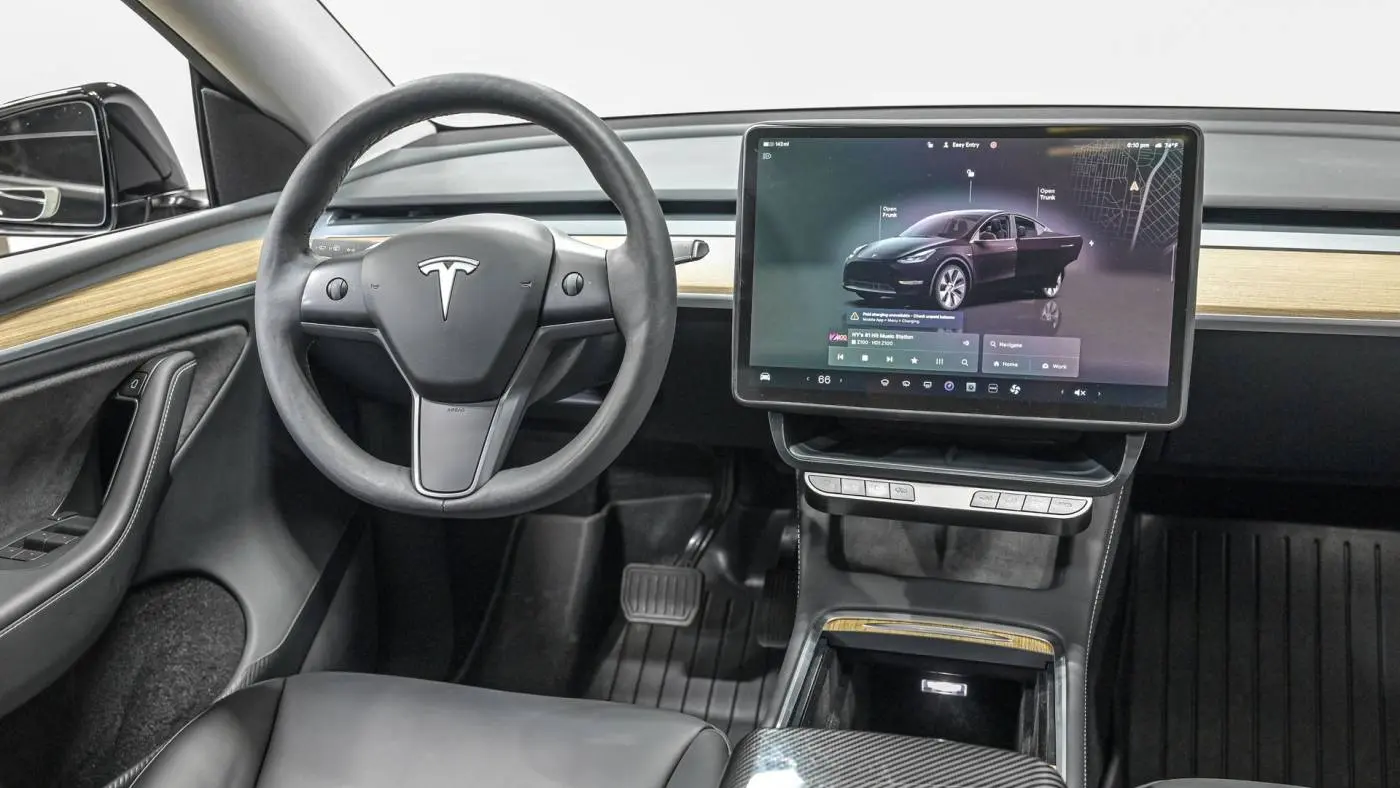 2024 Tesla Model Y 7SAYGDEE4RA231699