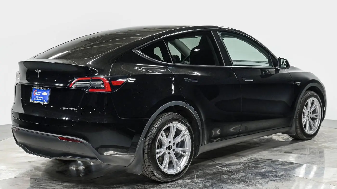 2024 Tesla Model Y 7SAYGDEE4RA231699