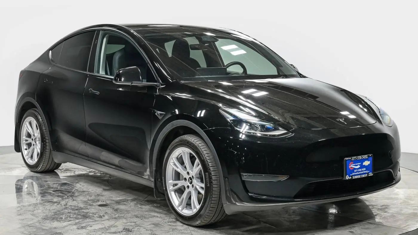 2024 Tesla Model Y 7SAYGDEE4RA231699