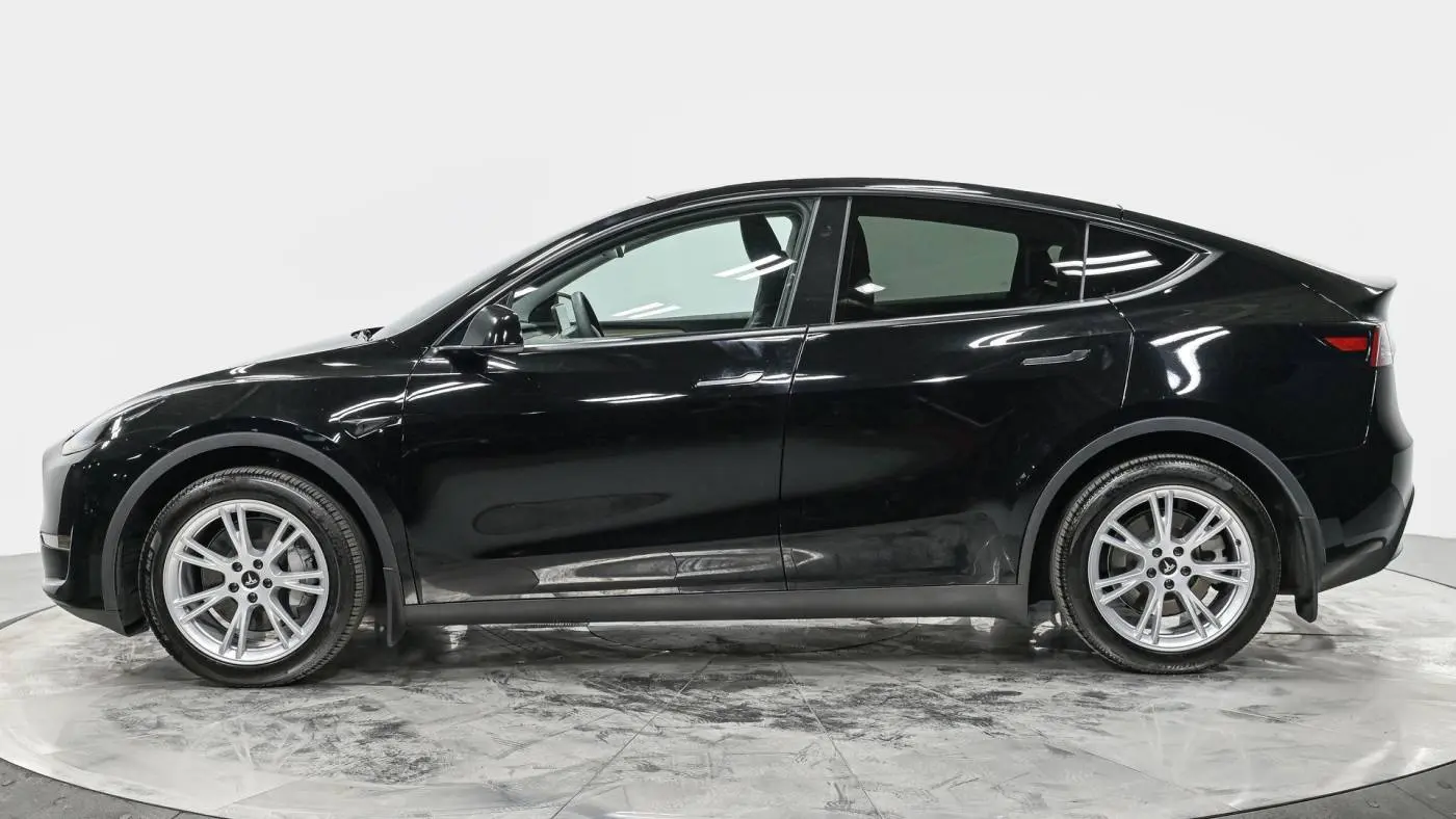 2024 Tesla Model Y 7SAYGDEE4RA231699