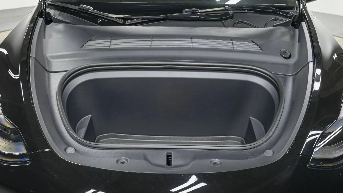 2024 Tesla Model Y 7SAYGDEE4RA231699
