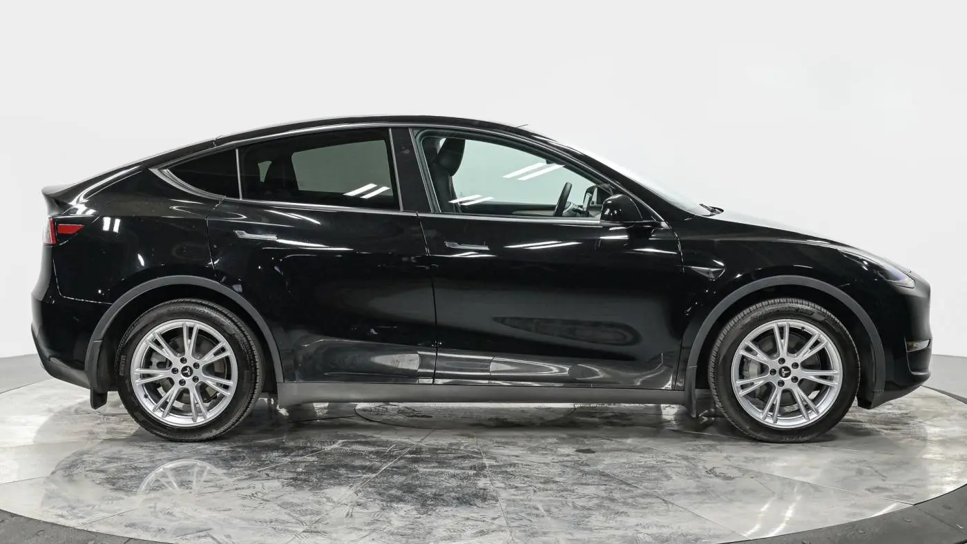 2024 Tesla Model Y 7SAYGDEE4RA231699