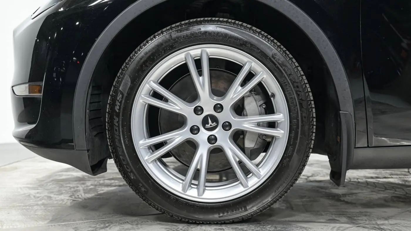 2024 Tesla Model Y 7SAYGDEE4RA231699