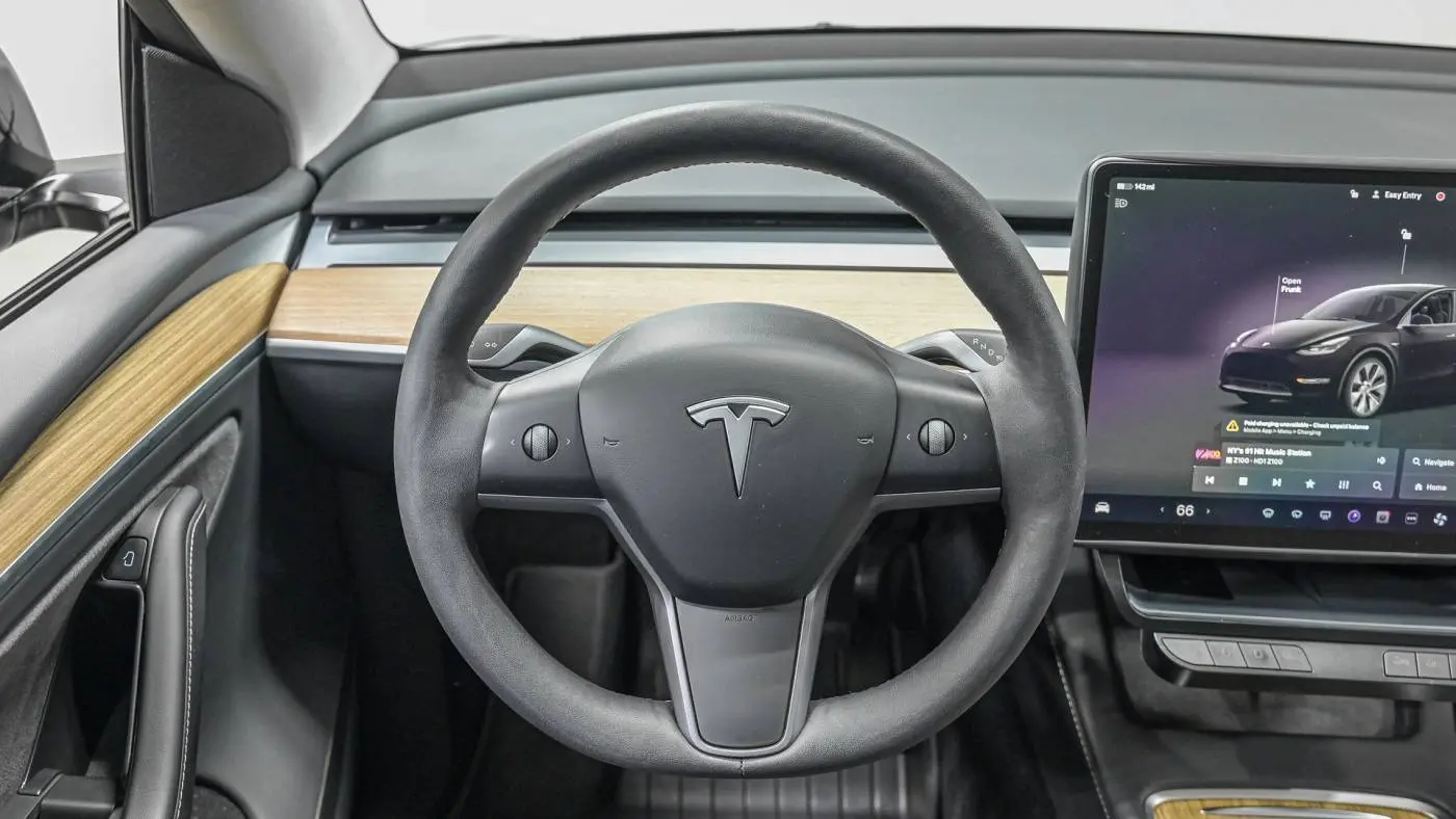 2024 Tesla Model Y 7SAYGDEE4RA231699