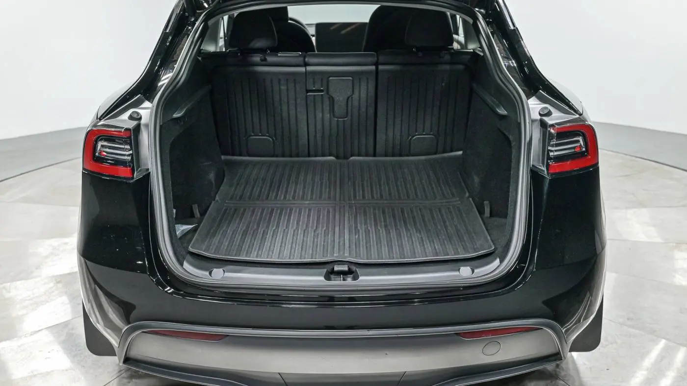 2024 Tesla Model Y 7SAYGDEE4RA231699