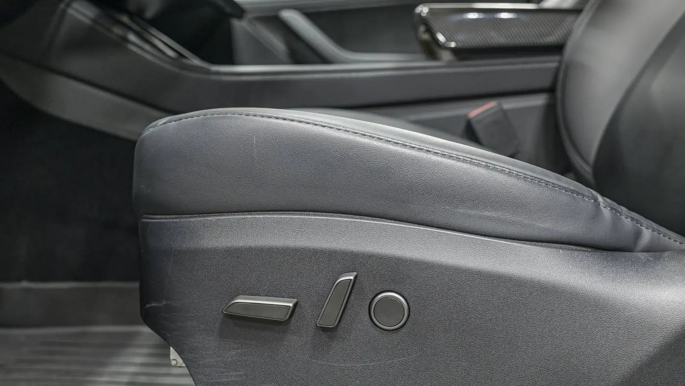 2024 Tesla Model Y 7SAYGDEE4RA231699