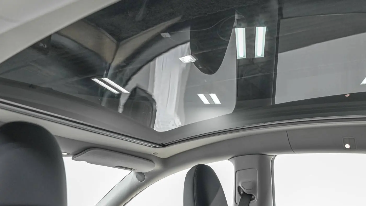 2024 Tesla Model Y 7SAYGDEE4RA231699