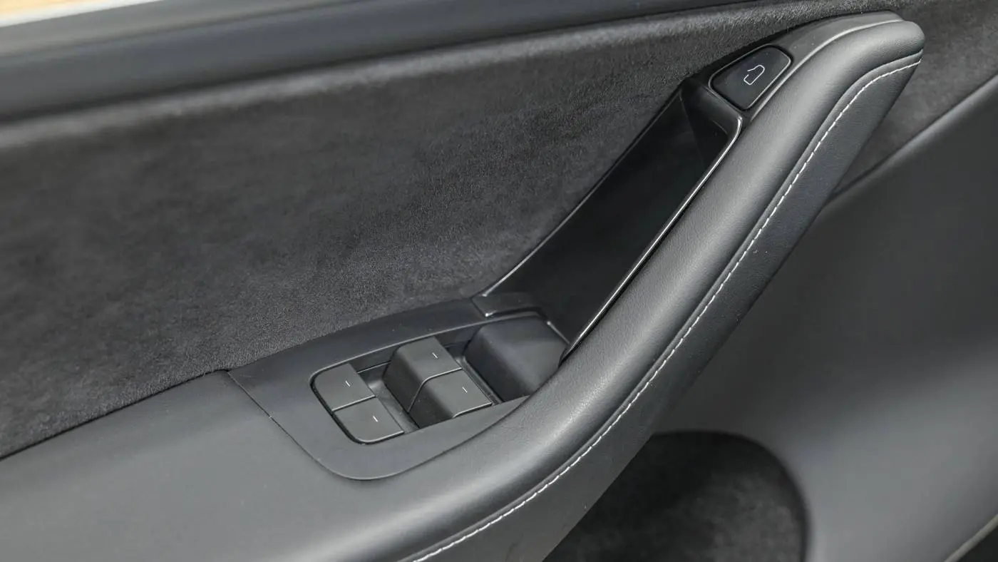 2024 Tesla Model Y 7SAYGDEE4RA231699