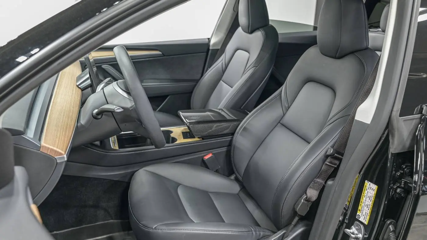 2024 Tesla Model Y 7SAYGDEE4RA231699