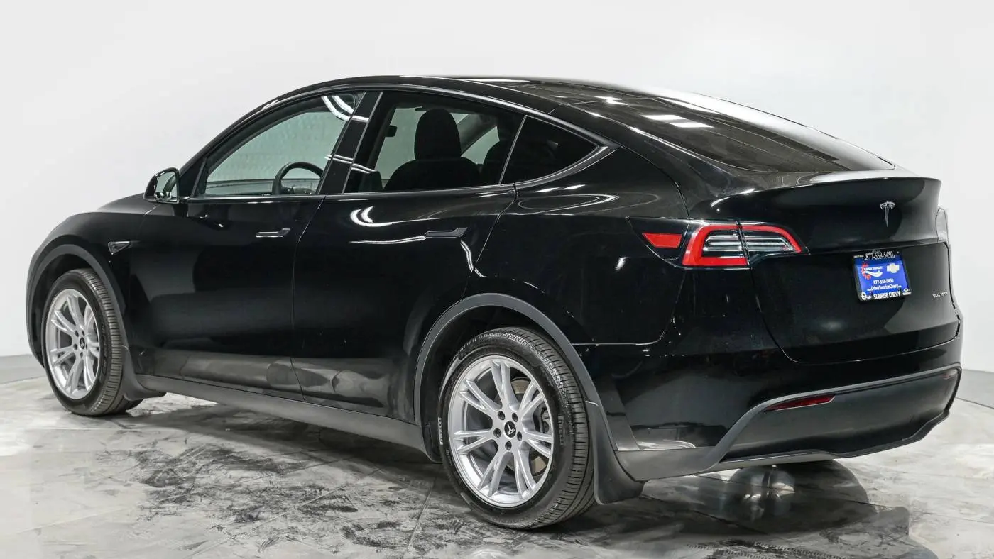 2024 Tesla Model Y 7SAYGDEE4RA231699