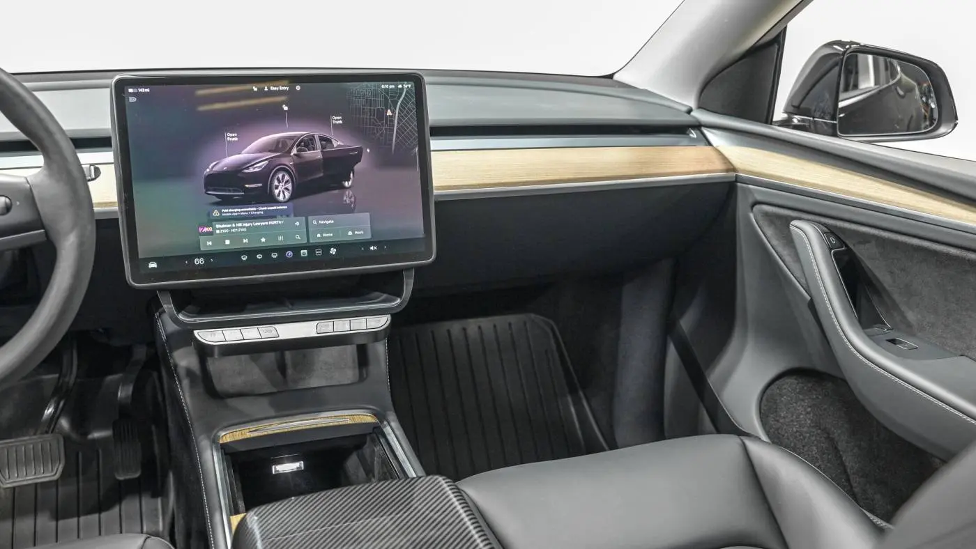2024 Tesla Model Y 7SAYGDEE4RA231699
