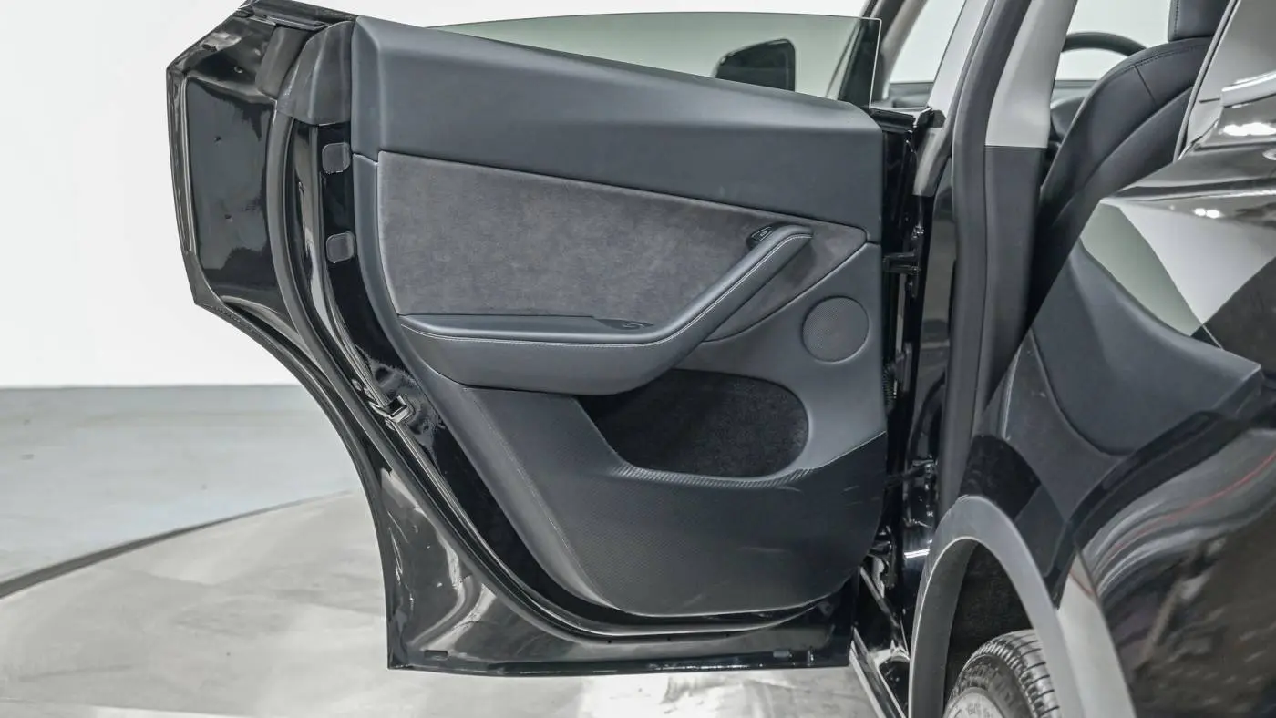2024 Tesla Model Y 7SAYGDEE4RA231699