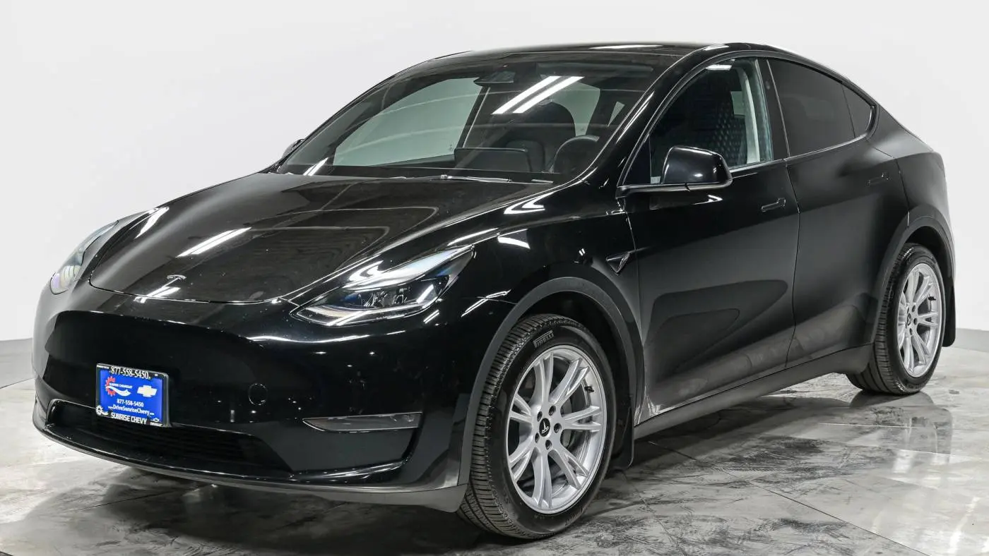 2024 Tesla Model Y 7SAYGDEE4RA231699