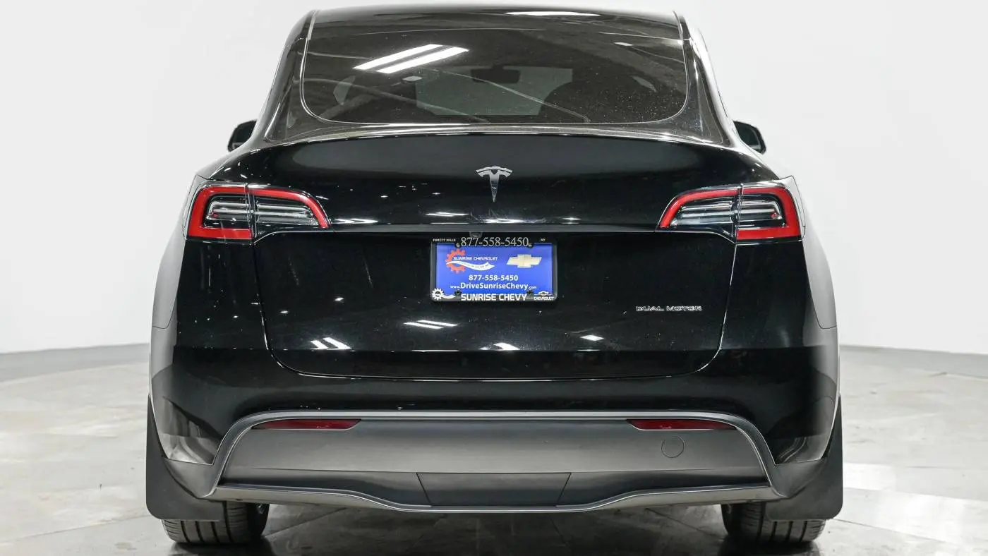 2024 Tesla Model Y 7SAYGDEE4RA231699