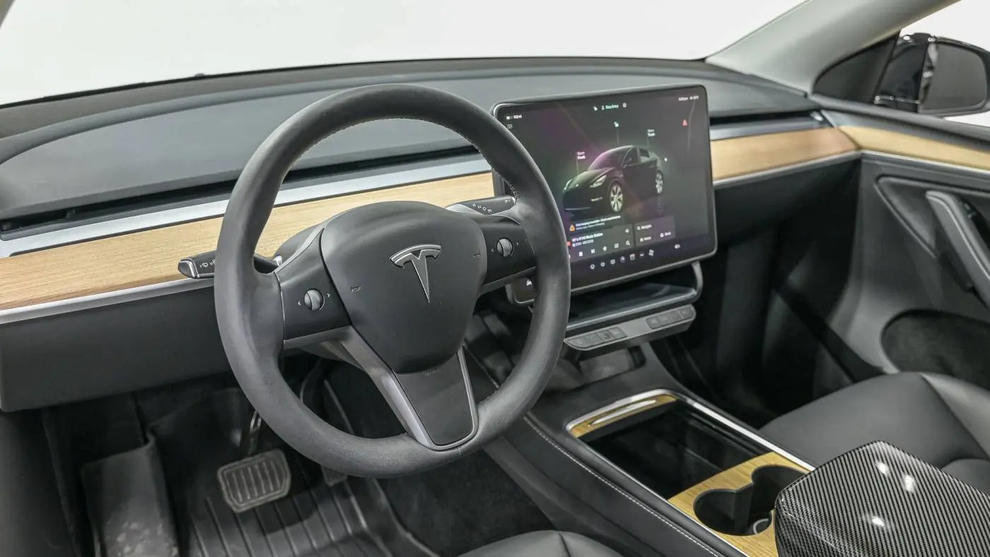 2024 Tesla Model Y 7SAYGDEE4RA231699