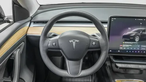 2024 Tesla Model Y 7SAYGDEE4RA231699