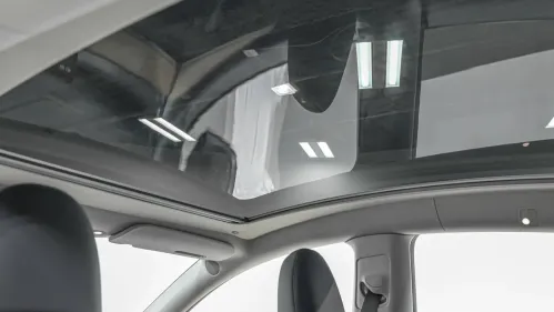 2024 Tesla Model Y 7SAYGDEE4RA231699