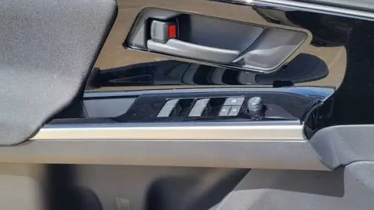 2025 Subaru Solterra JTMABABA0SA099300
