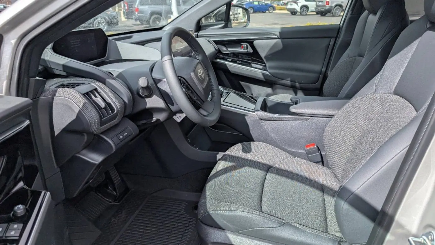 2025 Toyota bZ4X JTMABACAXSA092515