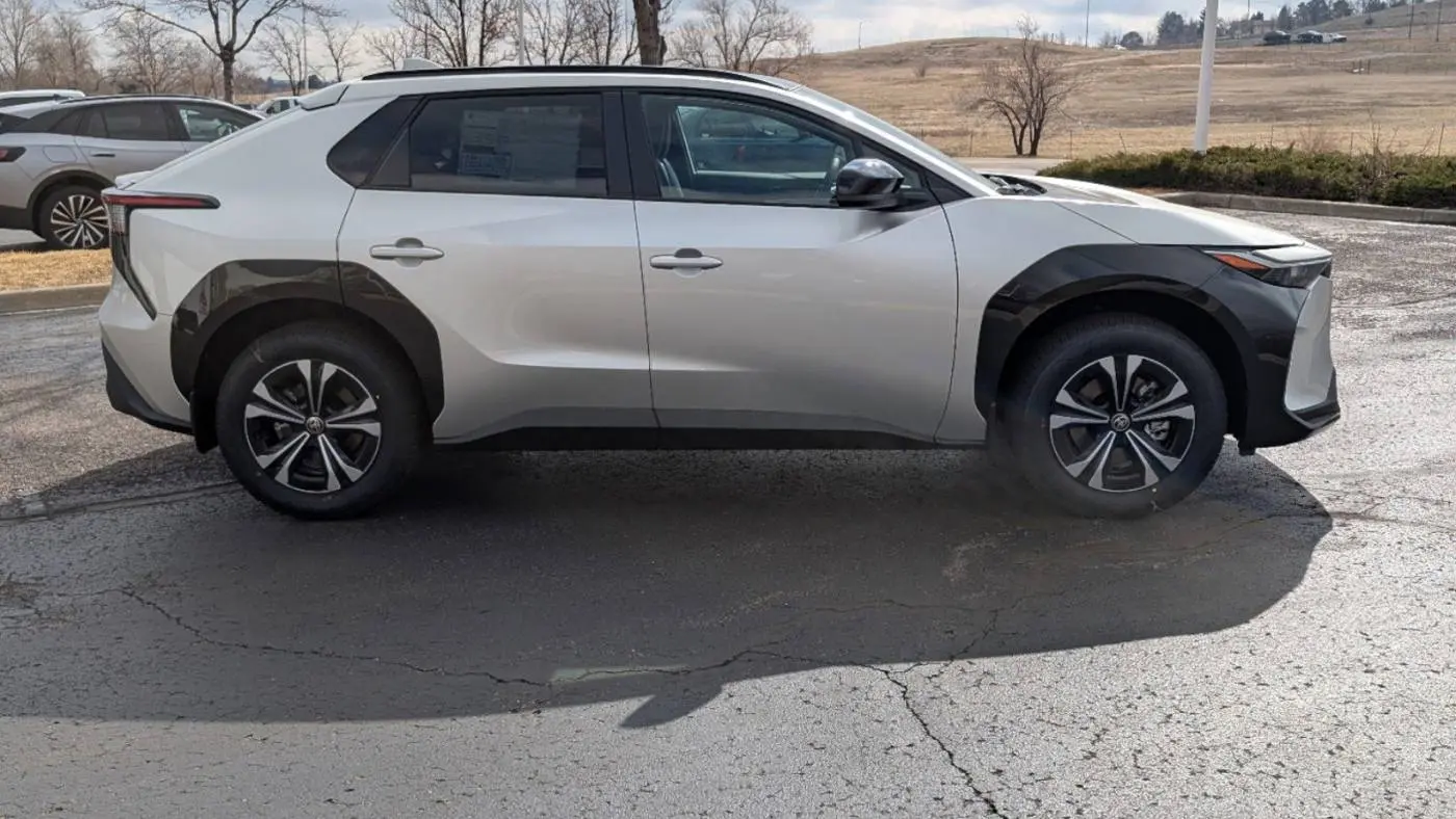 2025 Toyota bZ4X JTMABACAXSA092515