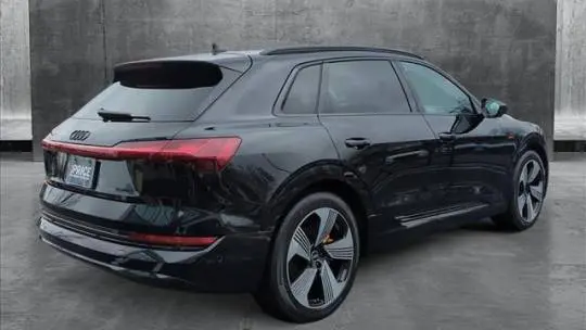 2022 Audi e-tron WA1LAAGE7NB015358