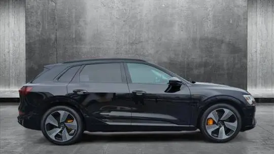 2022 Audi e-tron WA1LAAGE7NB015358