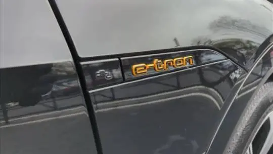 2022 Audi e-tron WA1LAAGE7NB015358