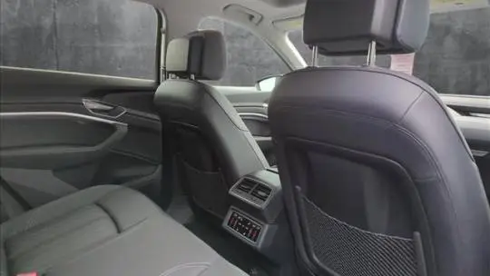 2022 Audi e-tron WA1LAAGE7NB015358