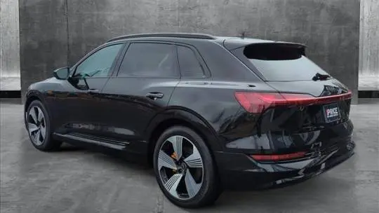 2022 Audi e-tron WA1LAAGE7NB015358