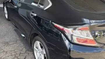 2017 Chevrolet VOLT - Images - 3