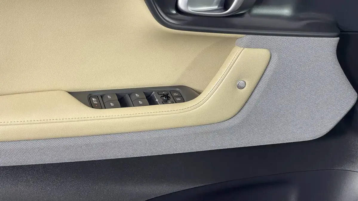 2022 Polestar 2 - Images - 19