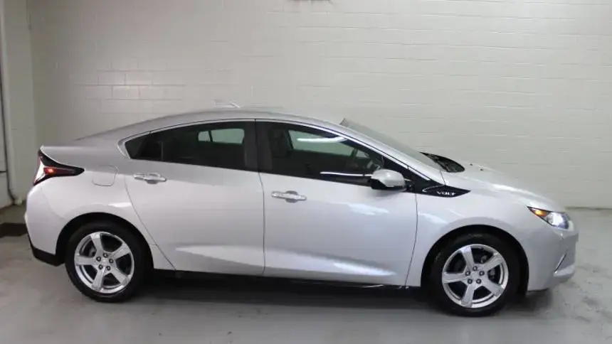 2017 Chevrolet VOLT - Images - 3