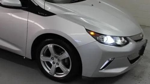 2017 Chevrolet VOLT - Images - 4