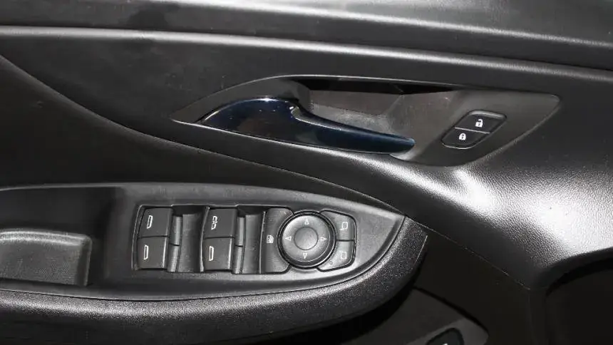 2017 Chevrolet VOLT - Images - 9