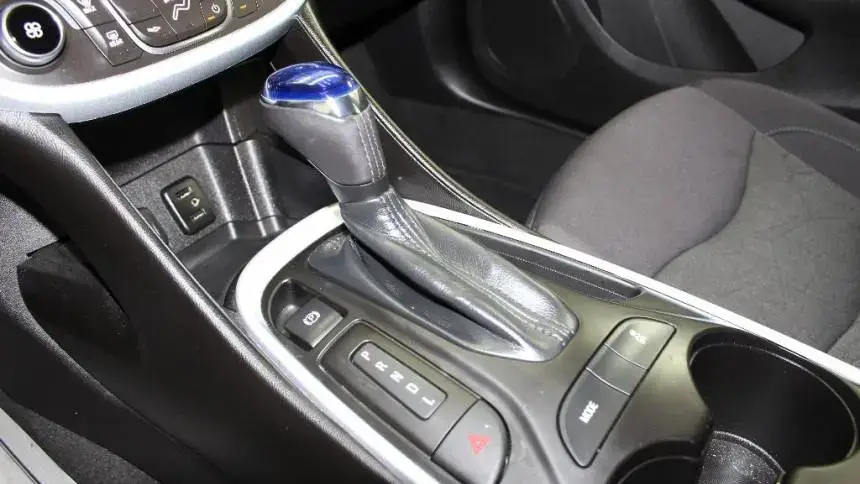 2017 Chevrolet VOLT - Images - 14