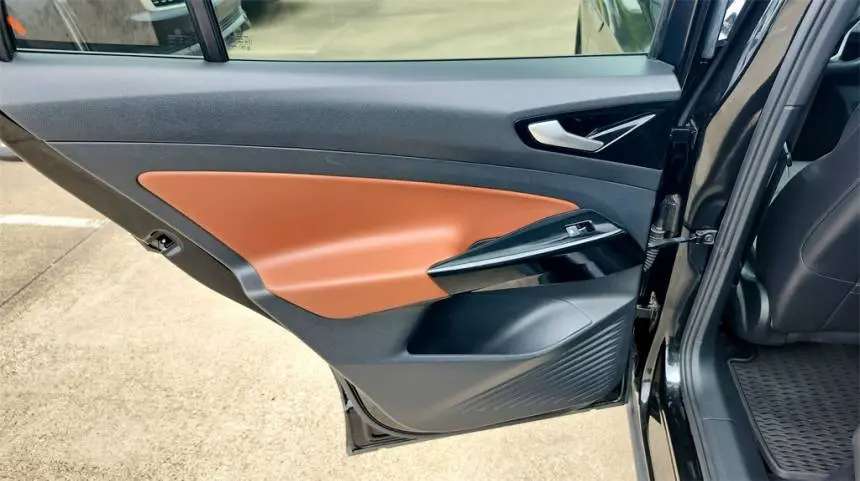 2021 Volkswagen ID.4 WVGTMPE28MP053820