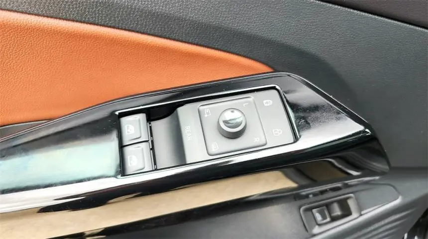2021 Volkswagen ID.4 WVGTMPE28MP053820