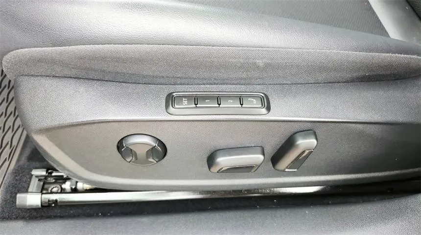 2021 Volkswagen ID.4 WVGTMPE28MP053820