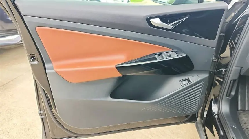 2021 Volkswagen ID.4 WVGTMPE28MP053820