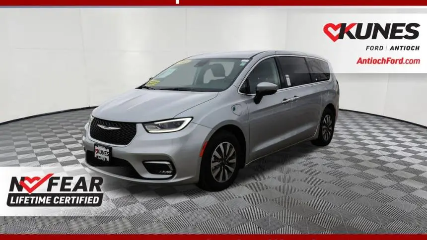 2023 Chrysler Pacifica 2C4RC1L78PR556215