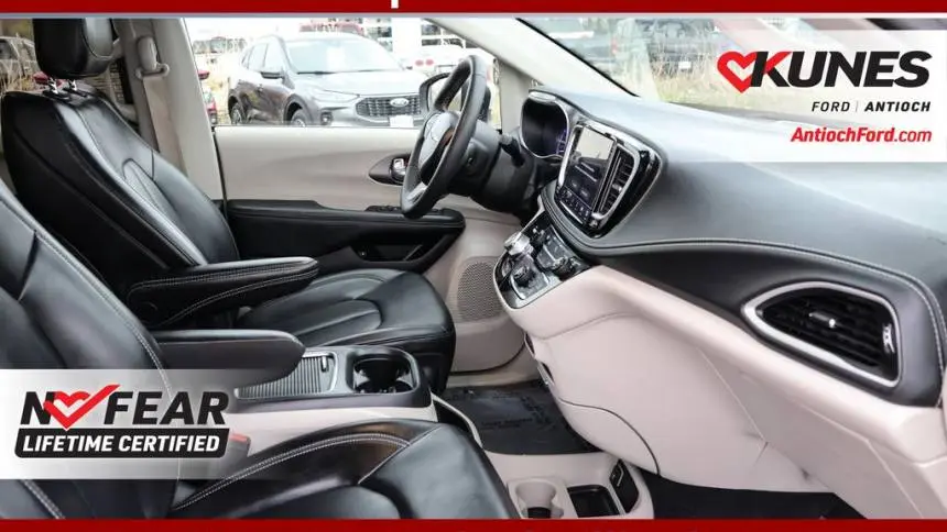 2023 Chrysler Pacifica 2C4RC1L78PR556215