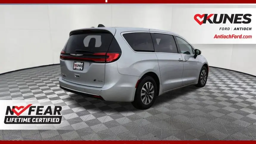 2023 Chrysler Pacifica 2C4RC1L78PR556215
